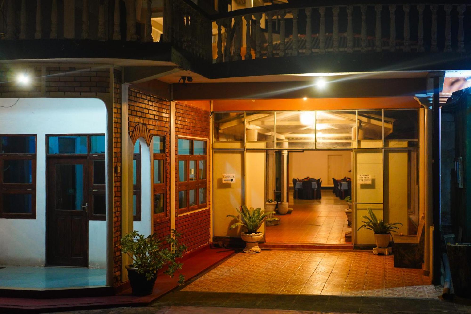 Shanthi Beach Resort Unawatuna Exterior photo