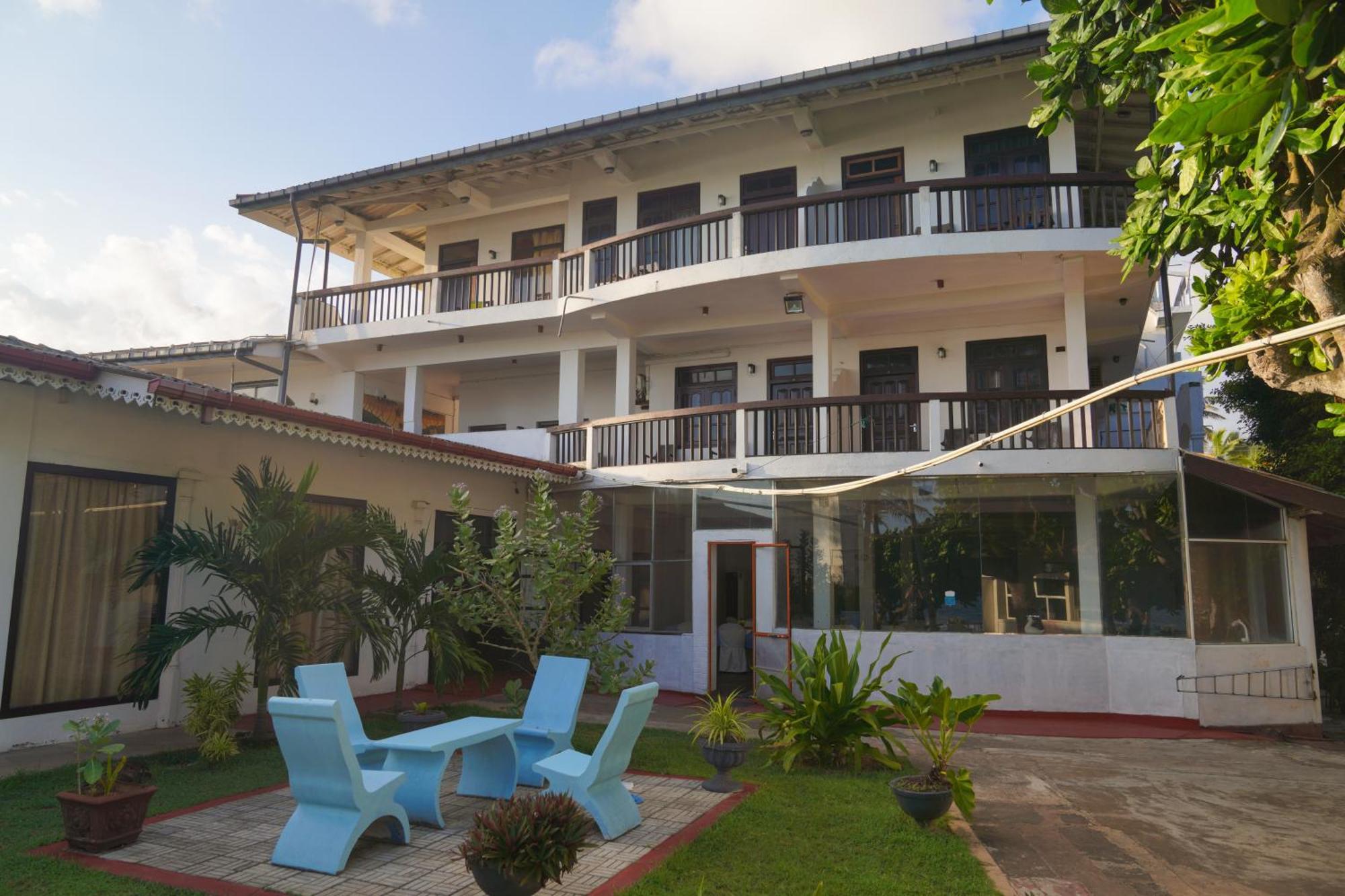 Shanthi Beach Resort Unawatuna Exterior photo