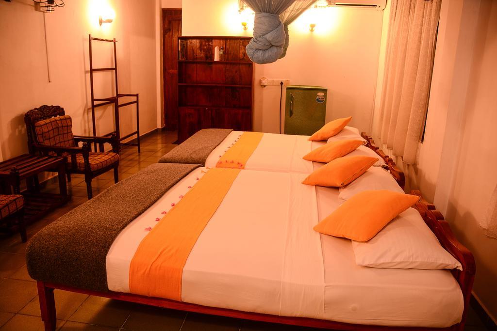 Shanthi Beach Resort Unawatuna Exterior photo