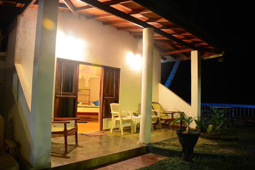 Shanthi Beach Resort Unawatuna Exterior photo