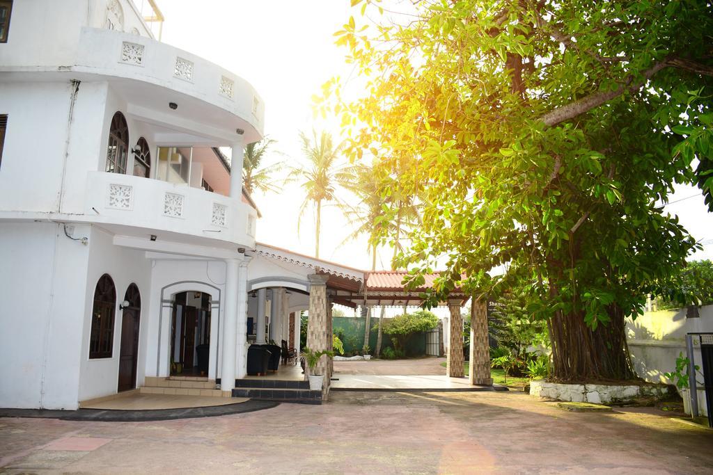 Shanthi Beach Resort Unawatuna Exterior photo