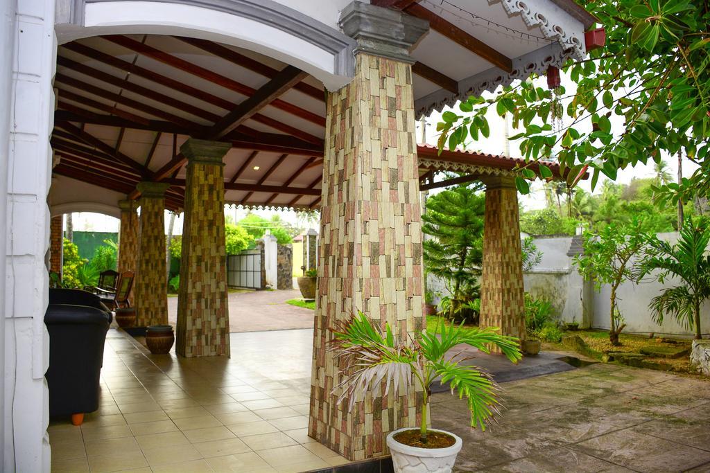 Shanthi Beach Resort Unawatuna Exterior photo