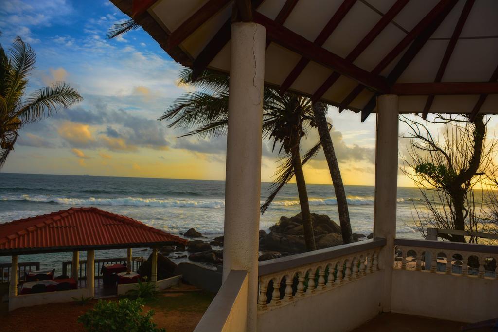 Shanthi Beach Resort Unawatuna Exterior photo