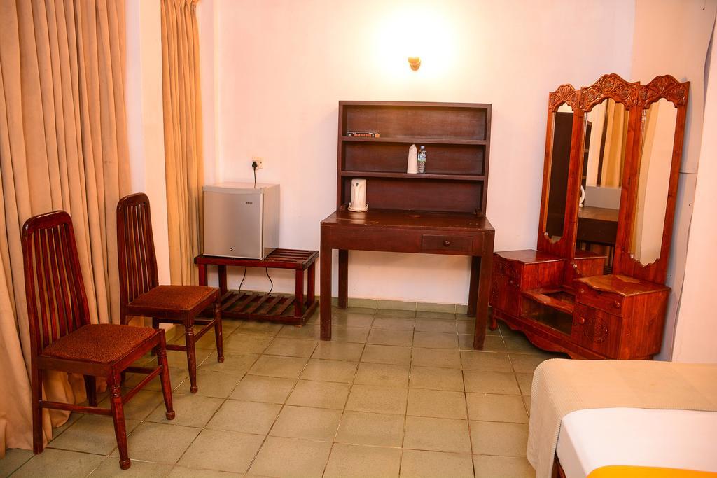 Shanthi Beach Resort Unawatuna Exterior photo