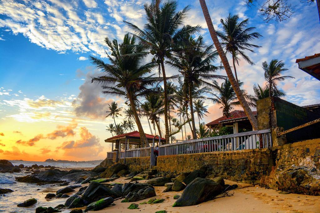Shanthi Beach Resort Unawatuna Exterior photo